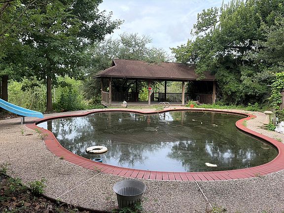 5th image of 908 Westmont Dr