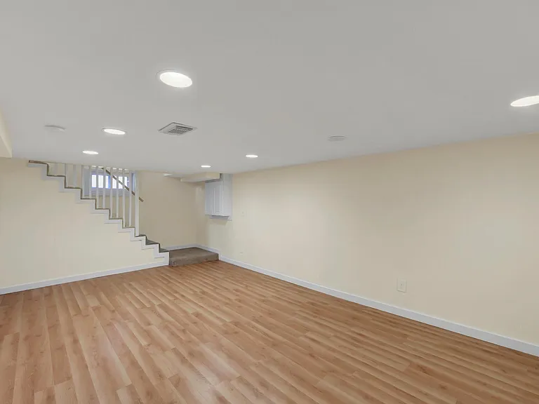 712 Main St NE — Photo 3