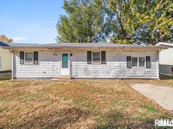 316 S Curtis St, Edinburg, IL 62531