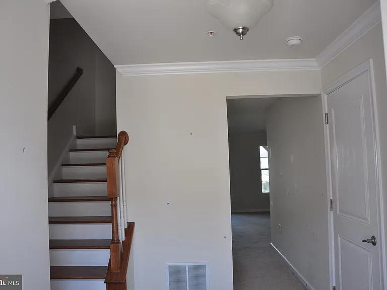 905 Susan Cir — Photo 7
