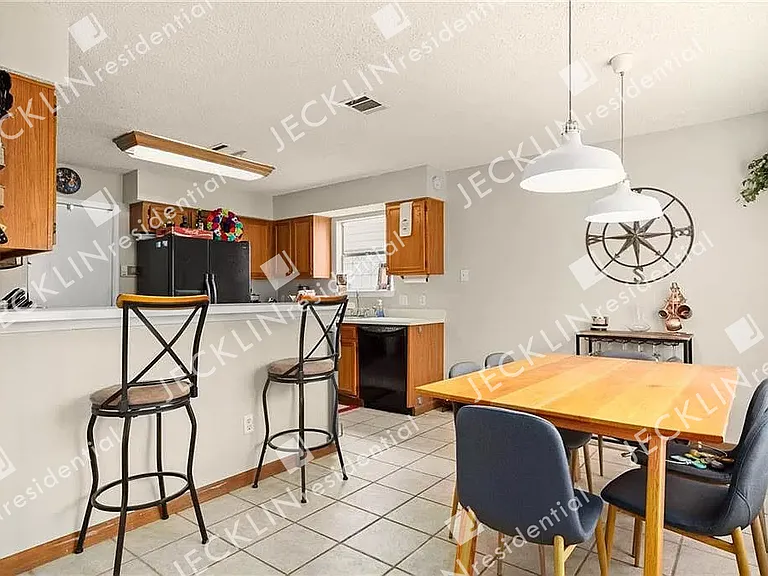 13805 Lothian Dr — Photo 11