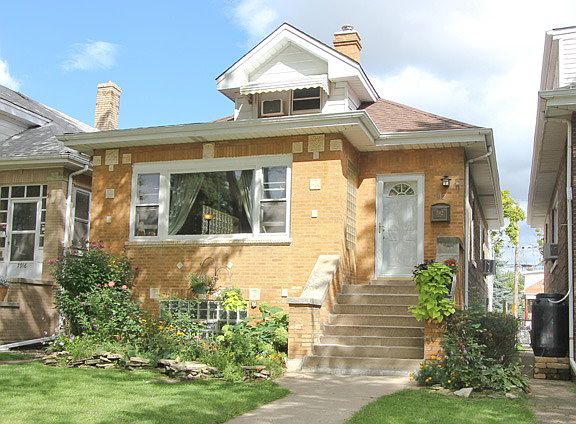 3rd image of 7912 W Barry Ave
