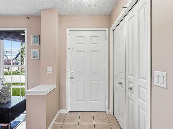 3rd image of 71 E Elgin Meadows Gdns SE