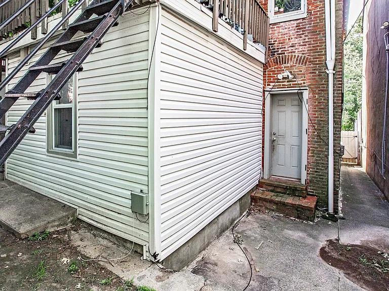 823 N Jackson St — Photo 2