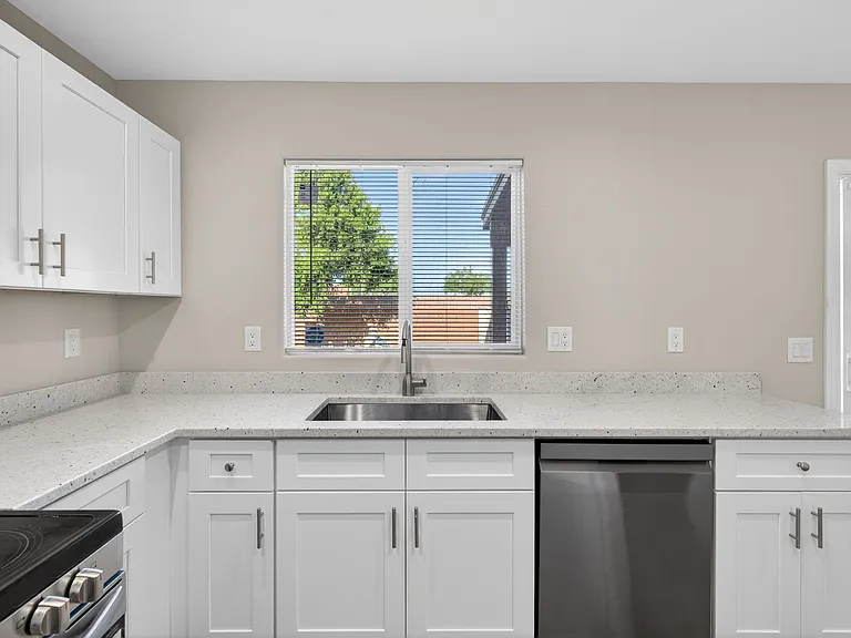 3624 N 106th Ln — Photo 9
