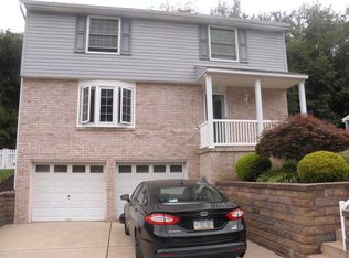 1925 Strawbridge Dr, South Park, PA