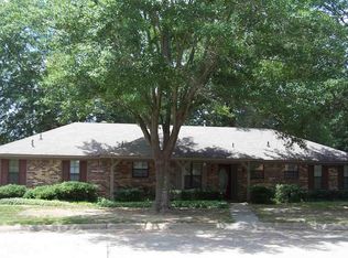 2 Debbie Cir, Texarkana, AR 71854