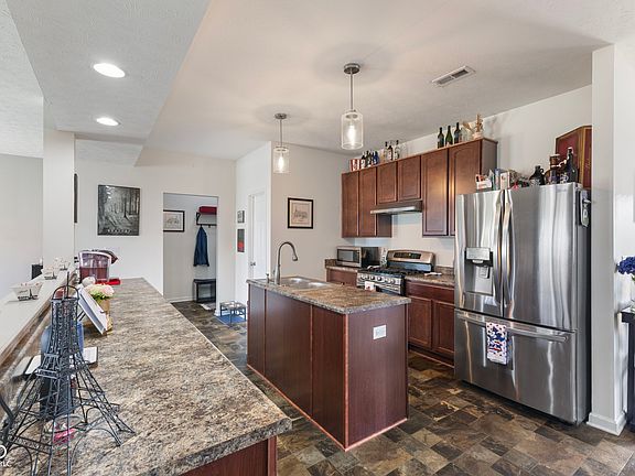 3rd image of 3372 Clary Boulevard South Dr