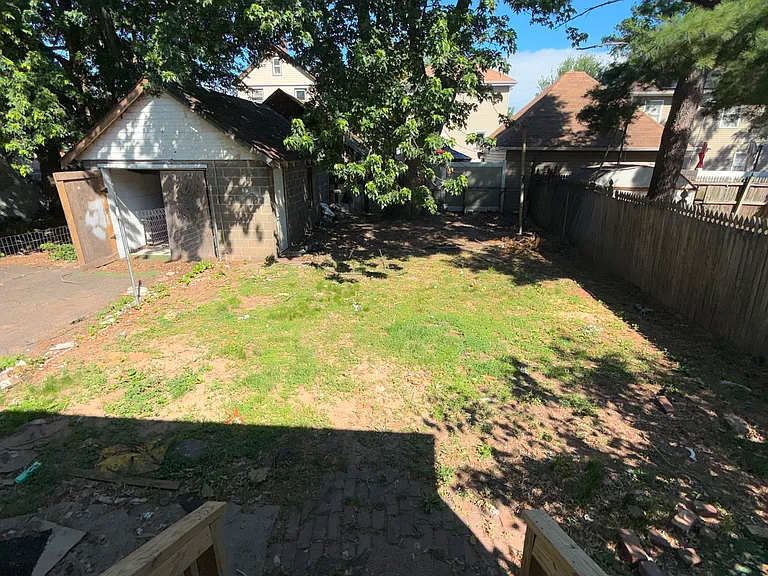 816 Essex Ave — Photo 7