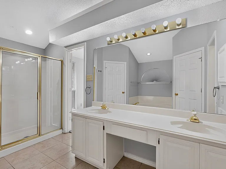 1426 Mapleview Dr — Photo 24