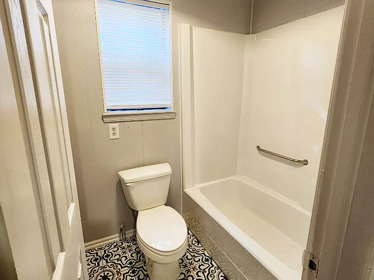 415 S 5th St — Photo 11