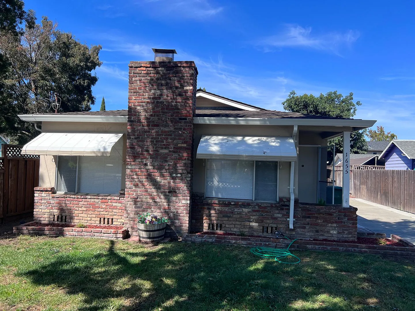 Coming Soon!! Excellent Santa Clara Location With Garage & Office/Bonus Room In Back - Desirable ... — Photo 2