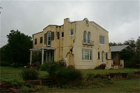 5th image of 212 W 6th St