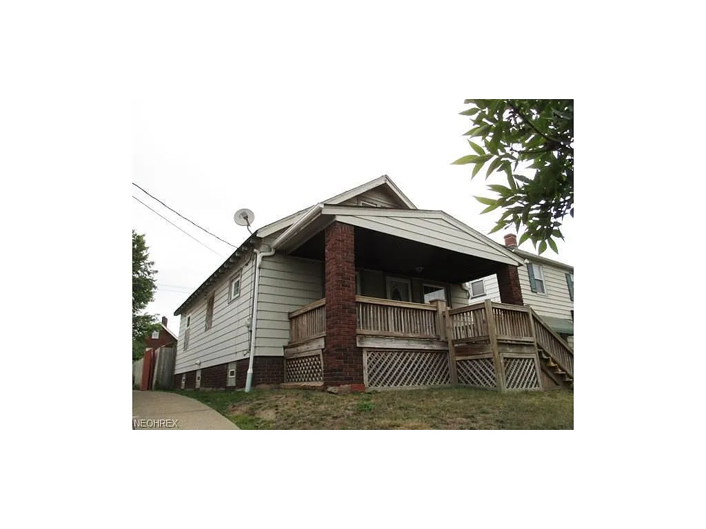 10806 Thrush Ave photo 1