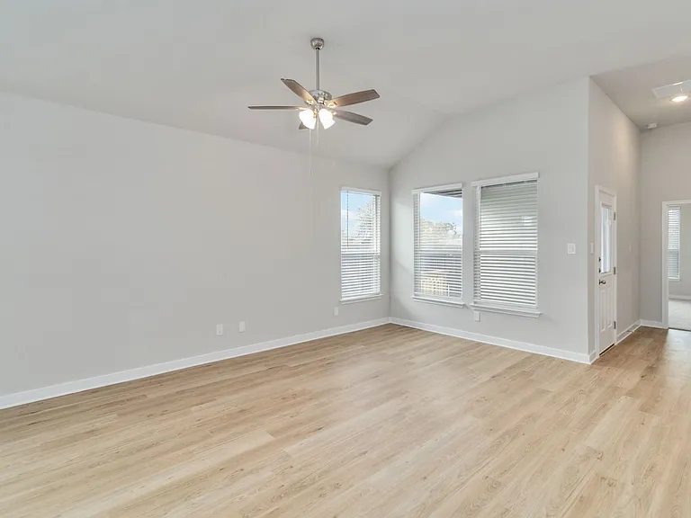 339 Nespral Dr — Photo 9