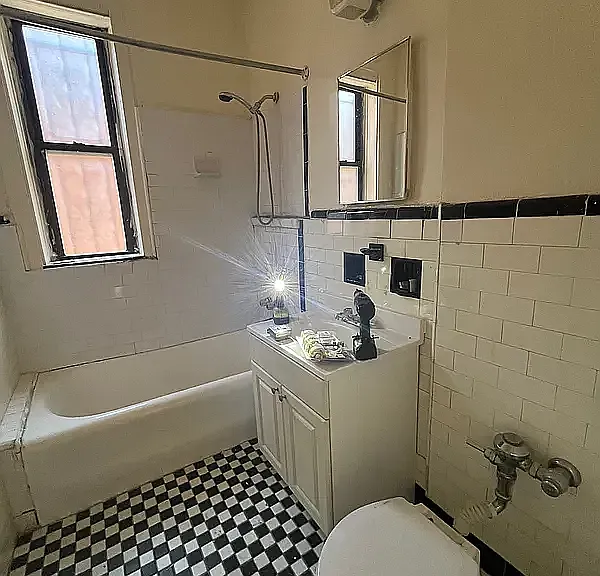 712 E 27th St #6C — Photo 7