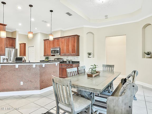 3rd image of 563 Saddlestone Dr