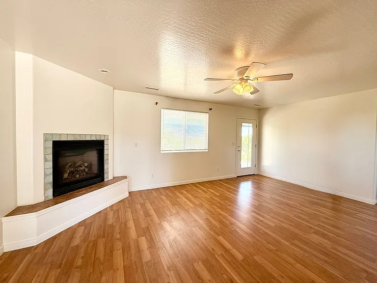 1415 Lakeview Rd — Photo 4