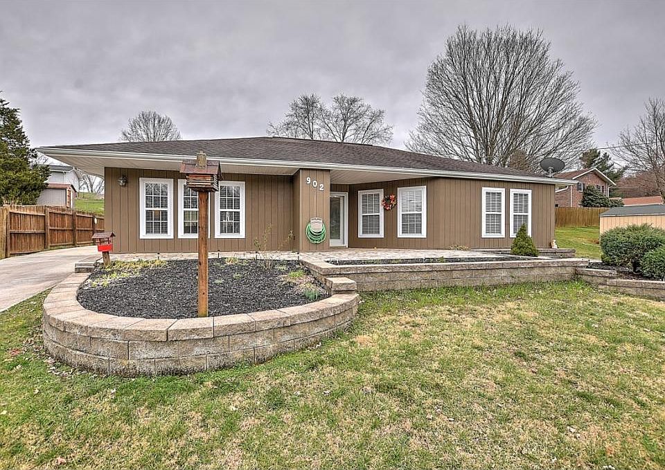 1st image of 902 Oakstone Dr