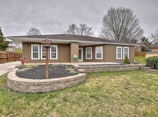 902 Oakstone Dr, Johnson City, TN 37601