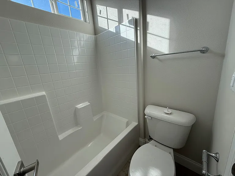 13561 Magnolia Way — Photo 4
