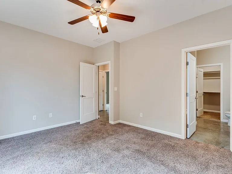 264 N Florence St — Photo 9