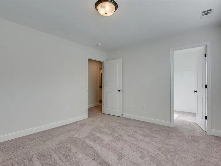 1011 Spotswood Cir — Photo 12