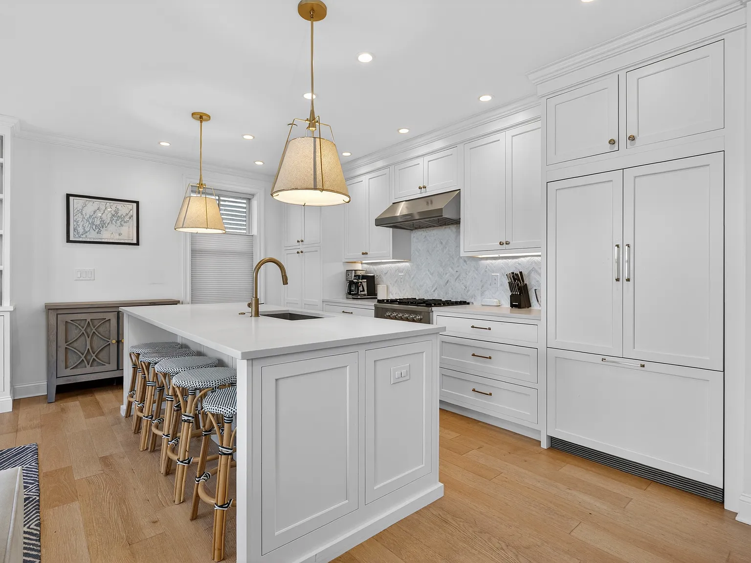 2 bed, 1086 sqft, $5,400 — Photo 2
