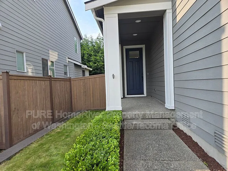 5 bed, 3.0 bath, 3246 sqft, $4,495 — Photo 3