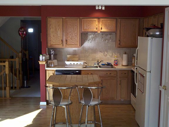 Kitchen with eat in Island