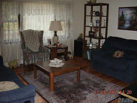 3rd image of 4 Hempstead Dr