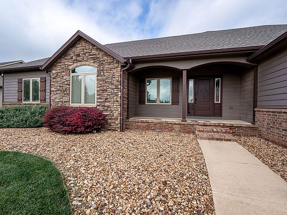 2nd image of 2301 Pinecrest Cir