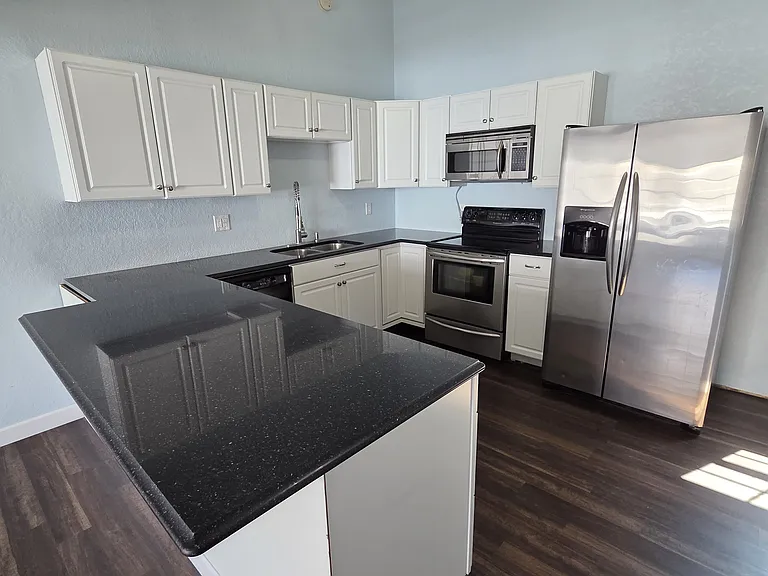 106 E Morse St — Photo 6