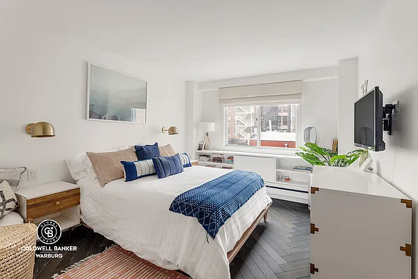 Sold by Coldwell Banker Warburg | media 12