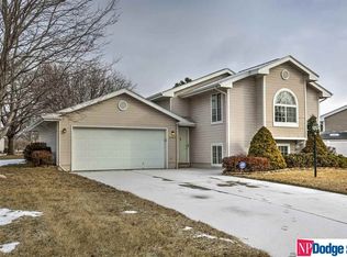 2182 Parker Cir, Omaha, NE 68110