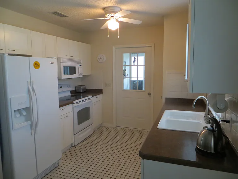 528 Alcazar Ct — Photo 8