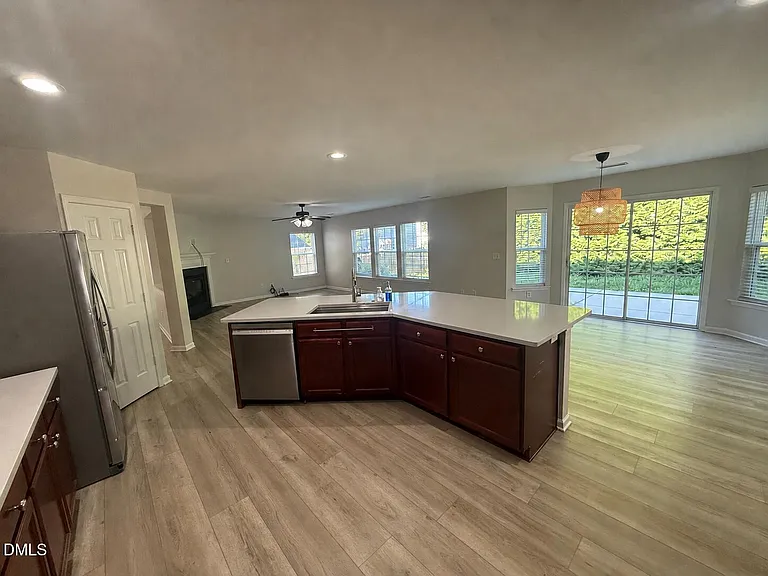 220 Milpass Dr — Photo 7