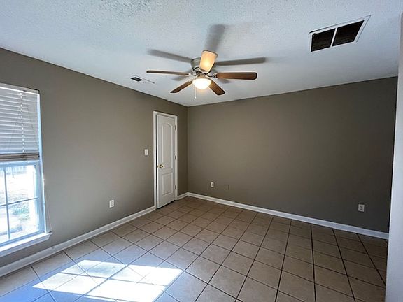 4th image of 3749 Iron Horse Dr