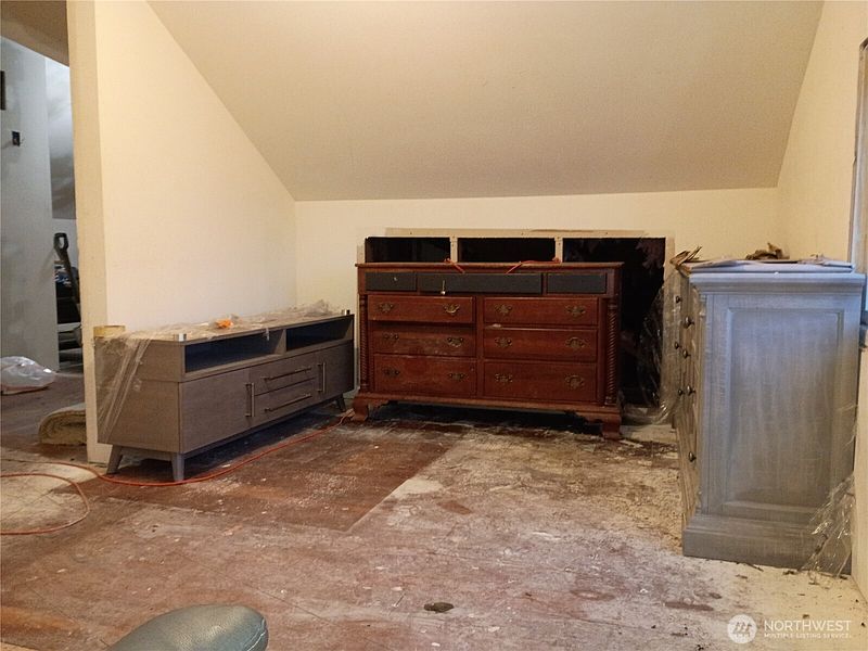 3rd image of 20968 Broadway Street
