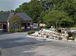 5925 Terrace Oaks Ln, Fort Worth, TX 76112