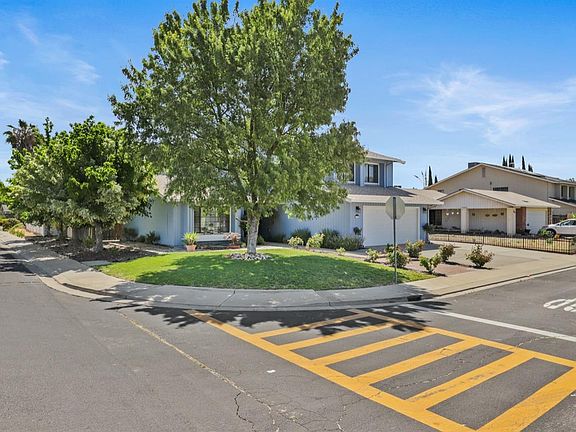 2nd image of 1208 Correia Pl