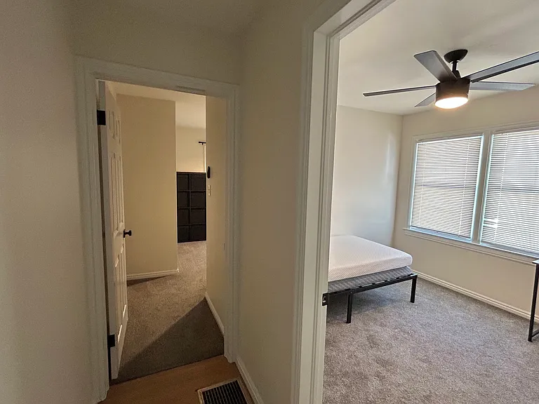 2048 E Sunnyside Ave — Photo 10