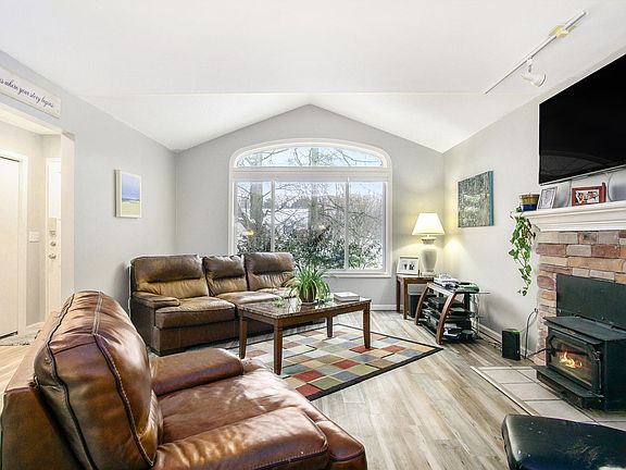 5th image of 4621 Pine Dr