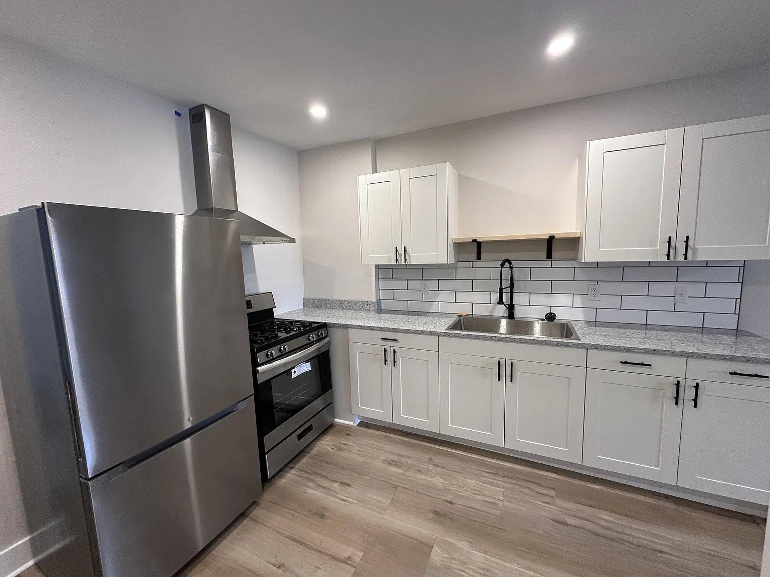 Studio, 410 sqft, $1,645 — Photo 4