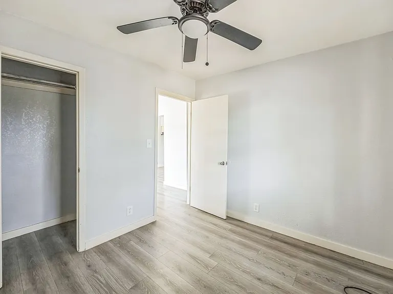 1007 W Saint Charles St #6 — Photo 11