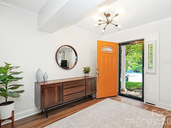 3rd image of 2701 Creekbed Ln