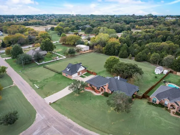 2709 Dorothy Dr, Cleburne, TX 76031