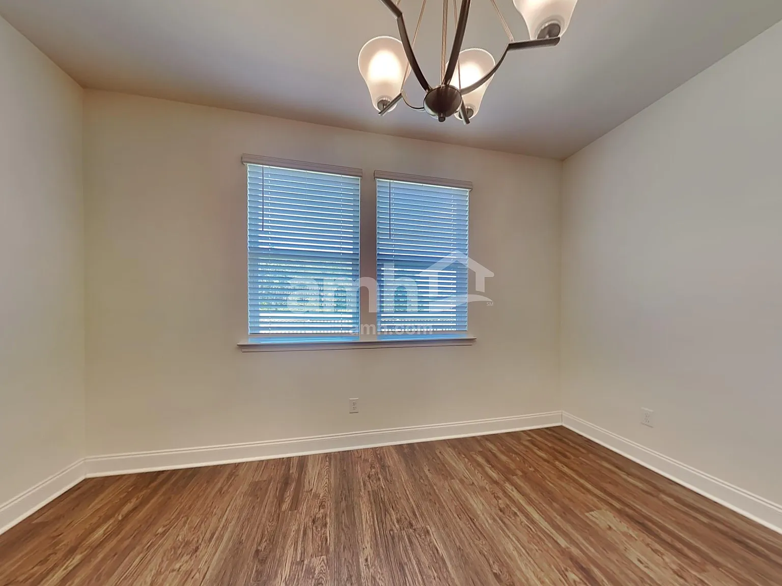 5 bed, 3.0 bath, 2377 sqft, $2,605 — Photo 4
