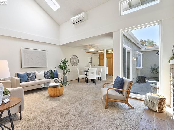 4th image of 1327 Star Bush Ln
