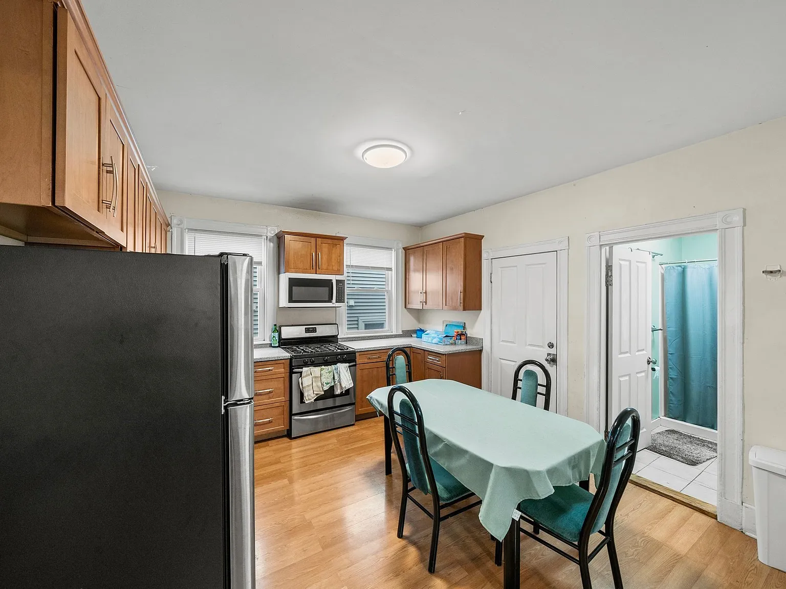 3 bed, 9999 sqft, $4,500 — Photo 4